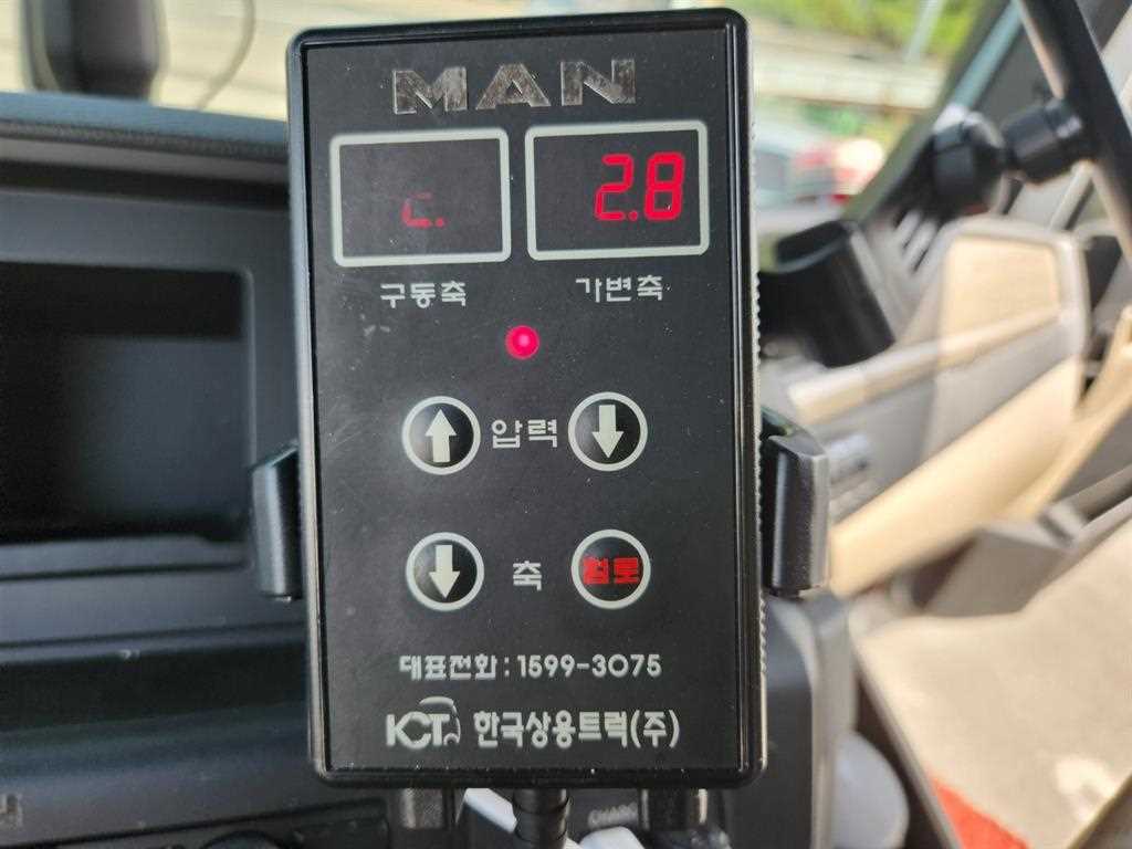 현대 메가트럭 9.5톤 카고 2022년식 사진 15
