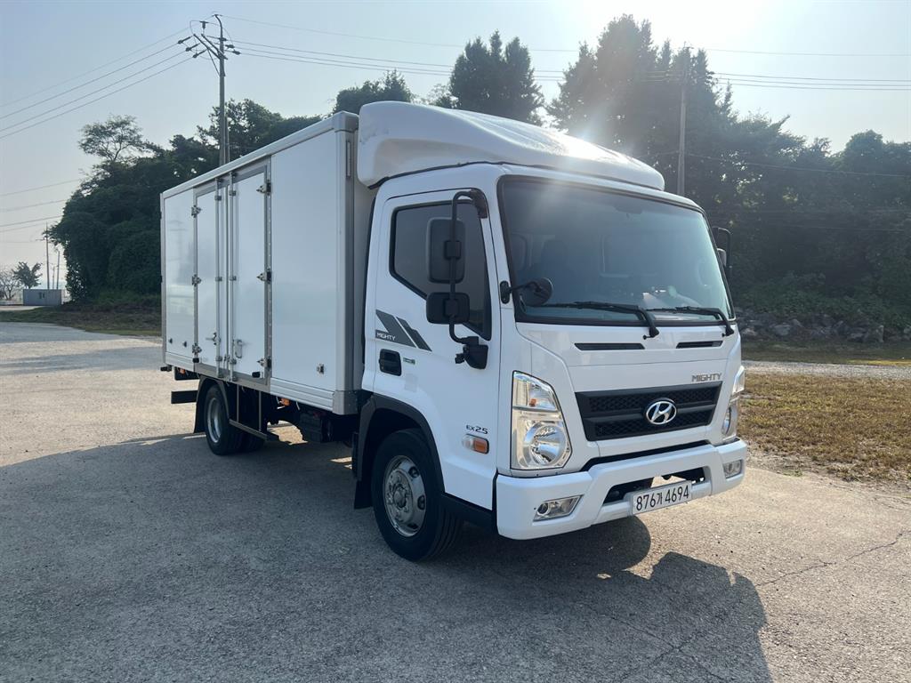 2.5톤 내장탑 2019년식 사진 3