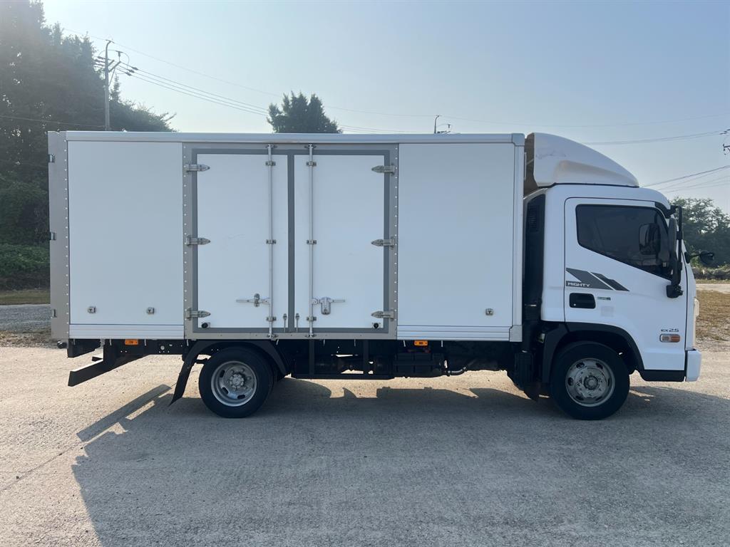 2.5톤 내장탑 2019년식 사진 10