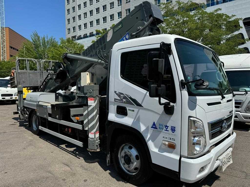 3.5톤 고소작업차 2017년식 사진 1