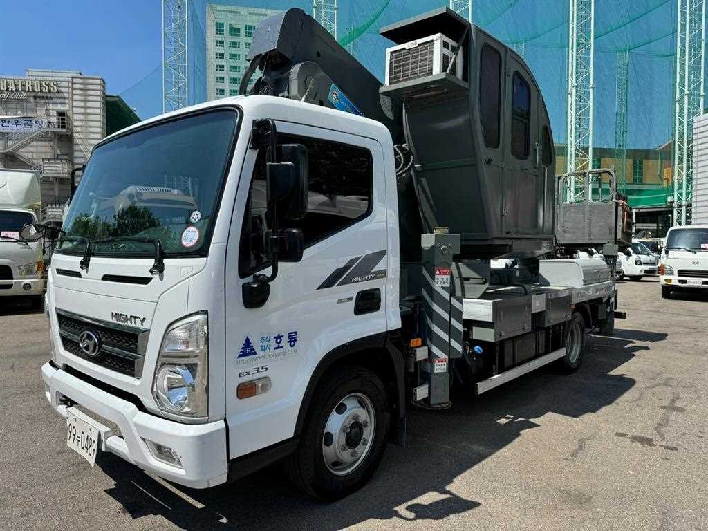 3.5톤 고소작업차 2017년식 사진 3